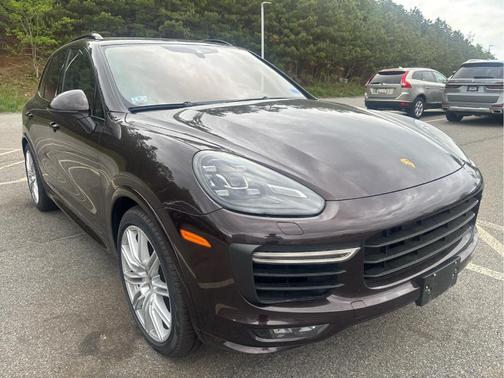Carmine Red 2016 Porsche Cayenne Turbo