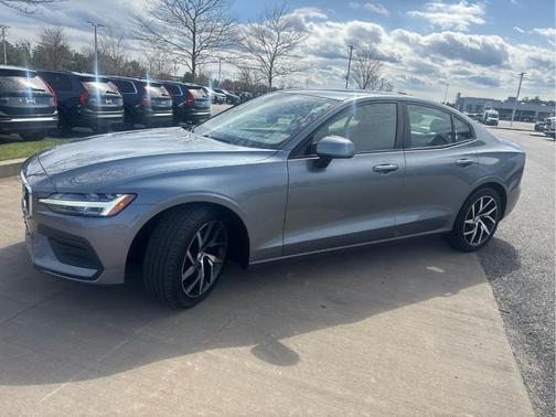 Gray Metallic 2020 Volvo S60 T5 Momentum