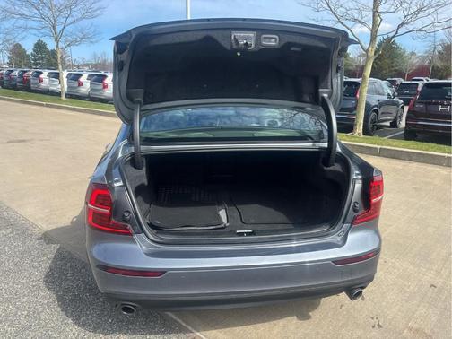 Gray Metallic 2020 Volvo S60 T5 Momentum
