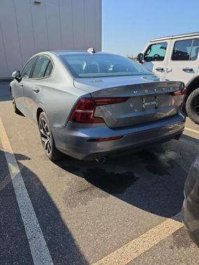 2020 Volvo S60 T5 Momentum