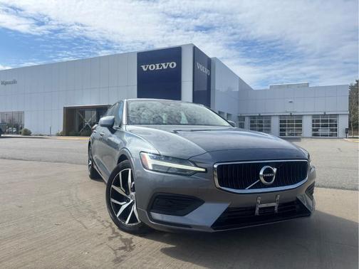 Gray Metallic 2020 Volvo S60 T5 Momentum