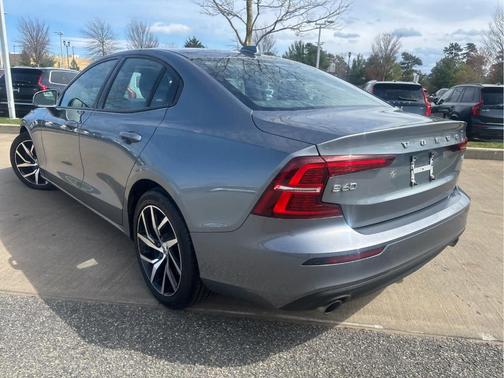 Gray Metallic 2020 Volvo S60 T5 Momentum