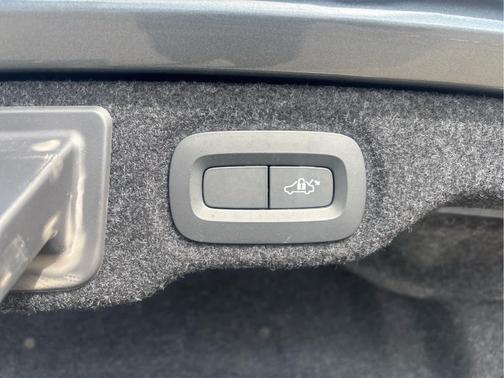 Gray Metallic 2020 Volvo S60 T5 Momentum