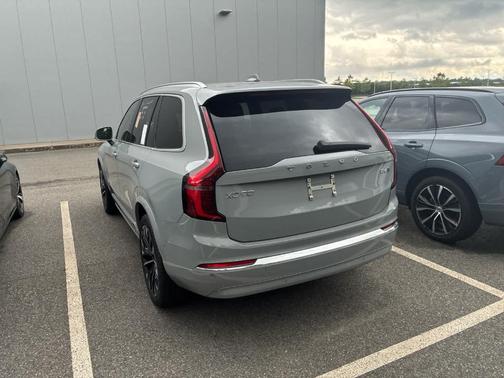 Metallic 2026 Volvo XC90 B6 Plus 7-Seater