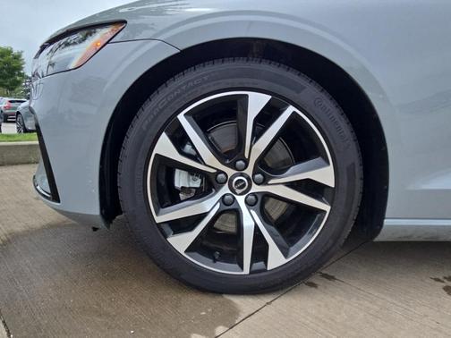 2025 Volvo S60 B5 Core