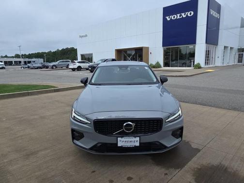 2025 Volvo S60 B5 Core