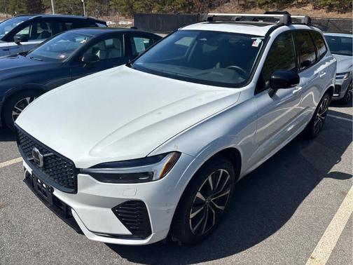 2023 Volvo XC60 B5 Plus Dark Theme