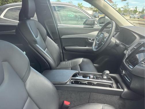 2024 Volvo XC90 B5 Core Bright Theme