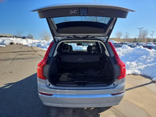 2025 Volvo XC90 B6 Ultra