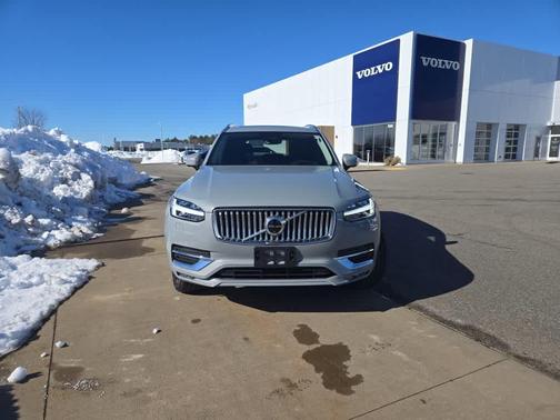 2025 Volvo XC90 B6 Ultra
