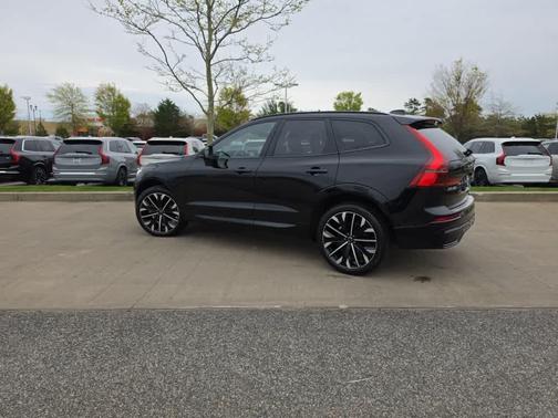 Onyx Black Metallic 2026 Volvo XC60 B5 Ultra