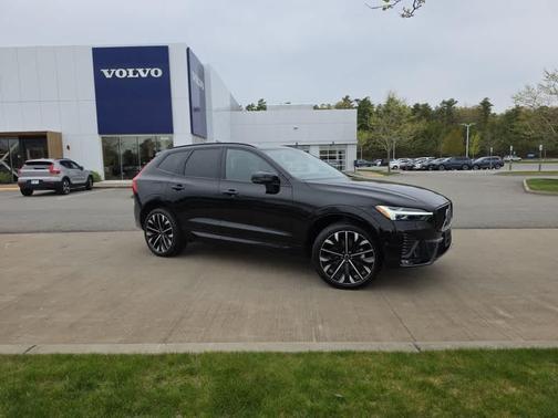 Onyx Black Metallic 2026 Volvo XC60 B5 Ultra