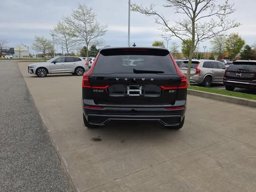 Onyx Black Metallic 2026 Volvo XC60 B5 Ultra