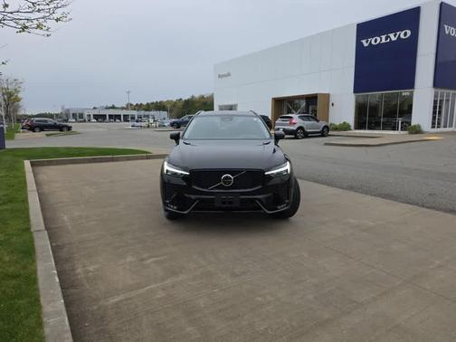 Onyx Black Metallic 2026 Volvo XC60 B5 Ultra