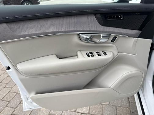 Crystal White Pearl 2026 Volvo XC90 B6 Ultra 7-Seater