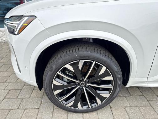 Crystal White Pearl 2026 Volvo XC90 B6 Ultra 7-Seater
