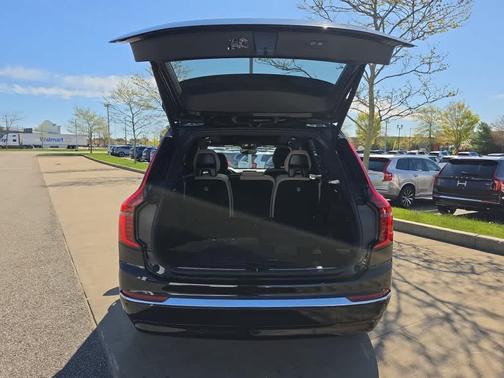 Onyx Black Metallic 2025 Volvo XC90 PLUS