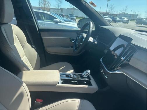 Onyx Black Metallic 2025 Volvo XC90 PLUS