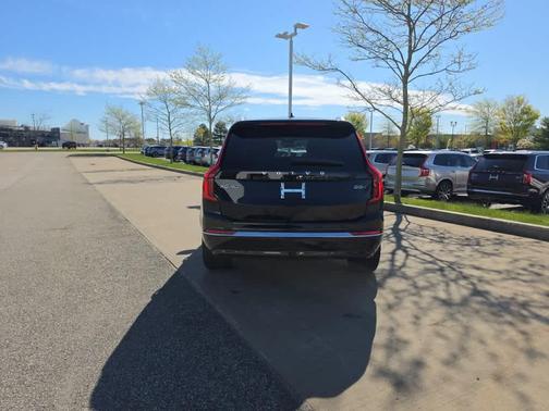 Onyx Black Metallic 2025 Volvo XC90 PLUS