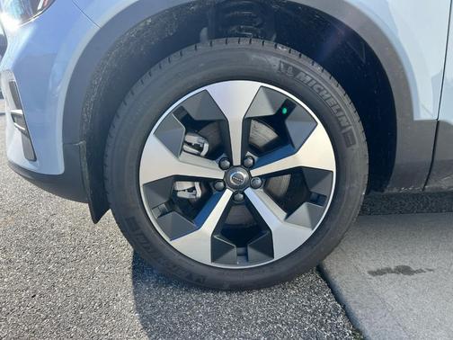 2026 Volvo XC40 B5 Core