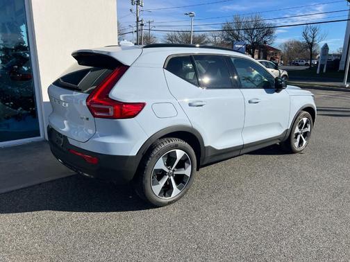 2026 Volvo XC40 B5 Core