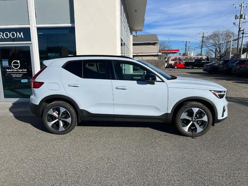 2026 Volvo XC40 B5 Core