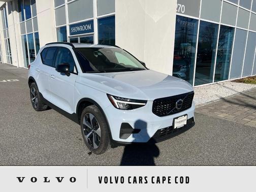 2026 Volvo XC40 B5 Core