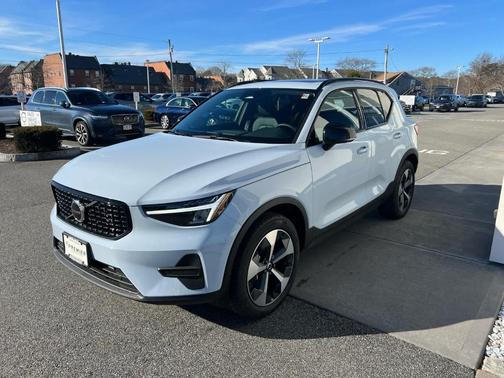 2026 Volvo XC40 B5 Core
