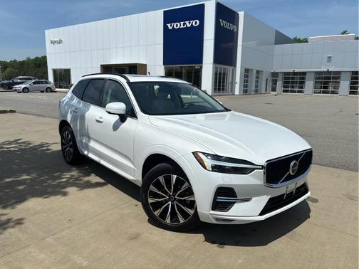 Crystal White Metallic 2023 Volvo XC60 B5 Core