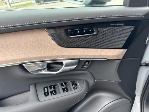 Metallic 2026 Volvo XC90 B6 Plus 7-Seater