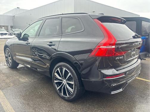 2025 Volvo XC60 B5 Plus