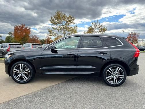 2021 Volvo XC60 T6 Momentum