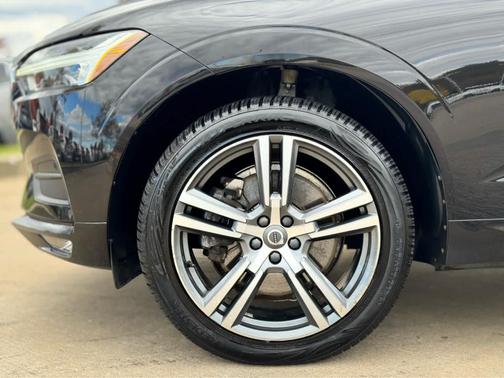 2021 Volvo XC60 T6 Momentum