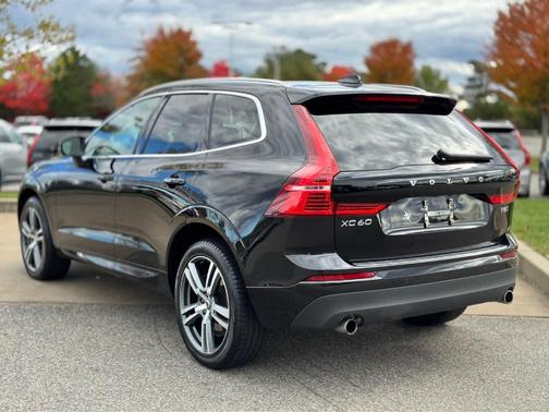 2021 Volvo XC60 T6 Momentum