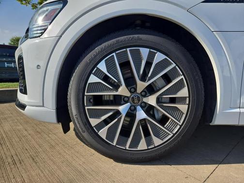 2024 Audi Q8 e-tron S line Premium