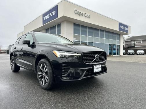Onyx Black Metallic 2024 Volvo XC60 B5 Core Dark Theme