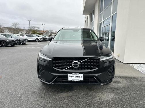 Onyx Black Metallic 2024 Volvo XC60 B5 Core Dark Theme