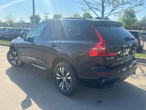 Onyx Black Metallic 2024 Volvo XC60 B5 Core Dark Theme