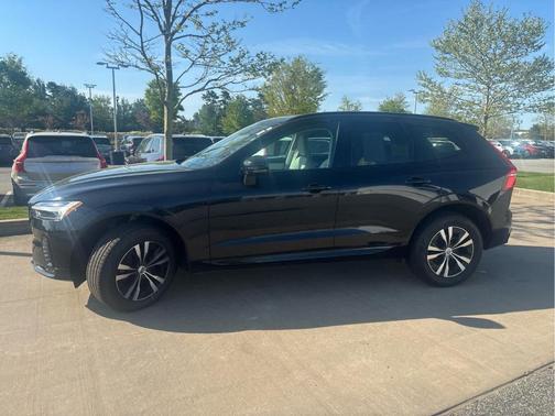 Onyx Black Metallic 2024 Volvo XC60 B5 Core Dark Theme