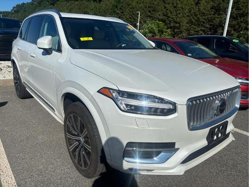 Crystal White Metallic 2024 Volvo XC90 B5 Core Bright Theme