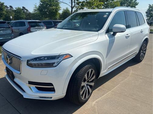 Crystal White Metallic 2024 Volvo XC90 B5 Core Bright Theme