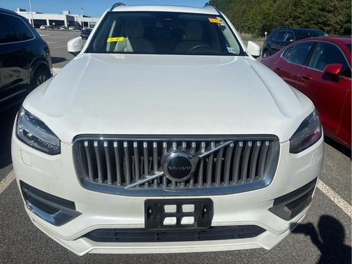 Crystal White Metallic 2024 Volvo XC90 B5 Core Bright Theme