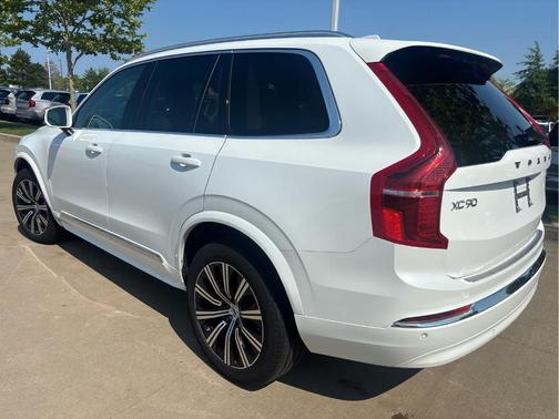 Crystal White Metallic 2024 Volvo XC90 B5 Core Bright Theme