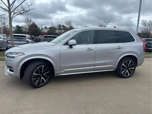 Silver 2023 Volvo XC90 B6 Plus 7-Seater