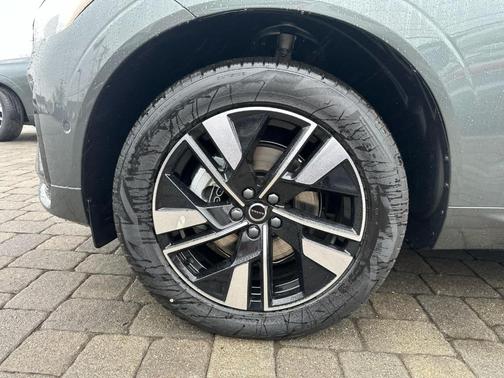 Forest Green 2026 Volvo XC60 B5 Plus