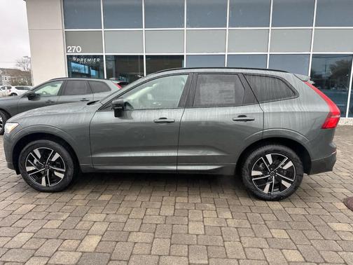 Forest Green 2026 Volvo XC60 B5 Plus