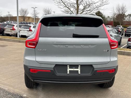 Vapour Grey 2026 Volvo XC40 B5 Plus