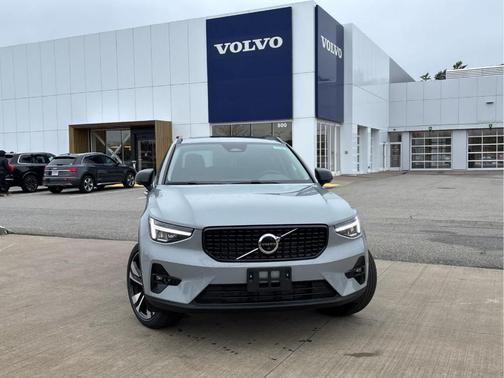 Vapour Grey 2026 Volvo XC40 B5 Plus