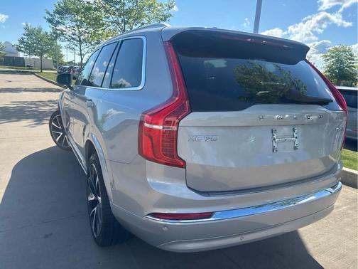 Silver 2023 Volvo XC90 B6 Plus 7-Seater