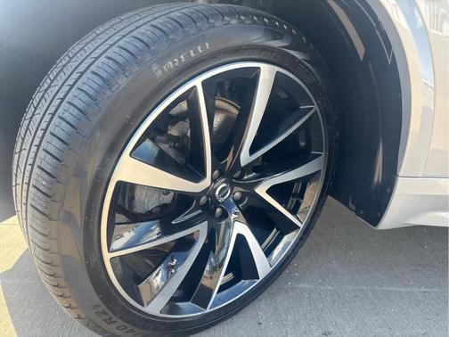 Silver 2023 Volvo XC90 B6 Plus 7-Seater